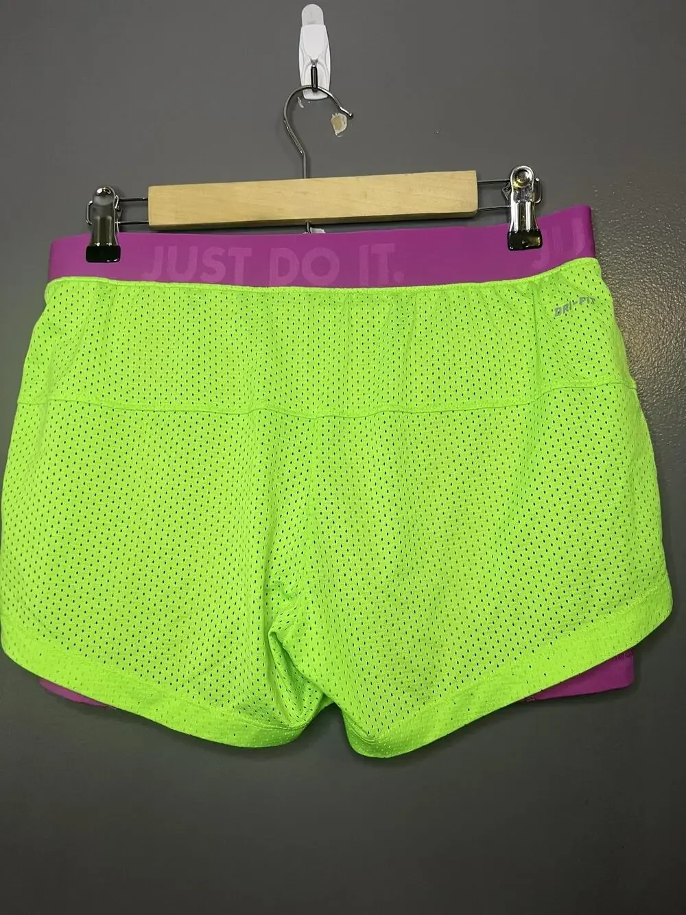 Nike Running Shorts Womens Medium Green Dri-FIT Mesh Lined 2-in-1 484947-381